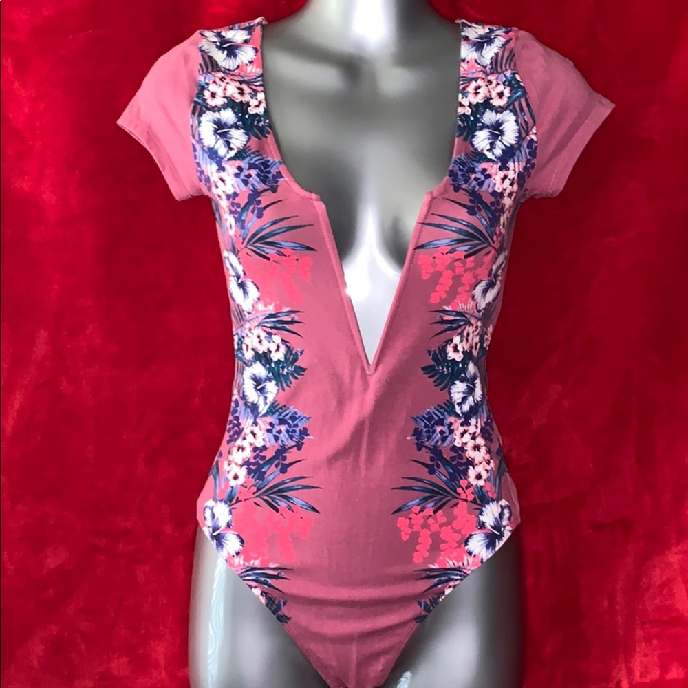 PLUNGING HAWAIIAN BODYSUIT BY EXPRESS sz S
